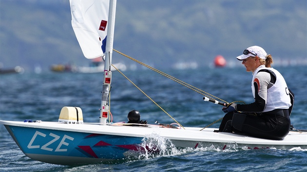 KLIDN VODA. esk jachtaka Veronika Fenclov jede v olympijskm zvod.