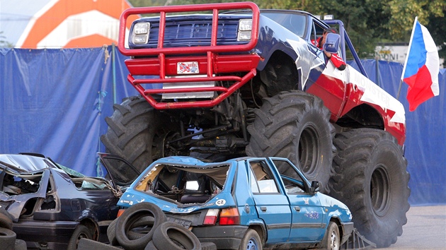 Pi Monster truck show v eskch Budjovicch niily ob monstra star vraky.