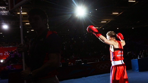 esk boxer Zdenk Chldek ped utknm s Mongolem Munch-Erdene Uranimegenem. (31. ervence 2012)