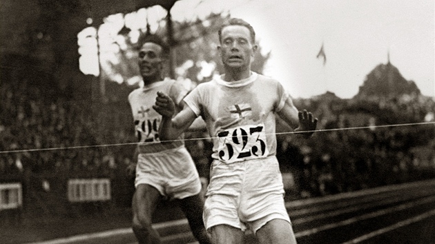12 medail - finsk bec Paavo Nurmi (vpravo)