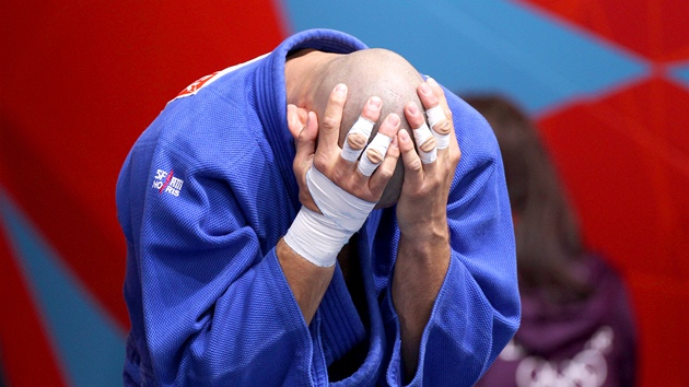 Český judista Lukáš Krpálek po prohraném zápasu s Rusem Tagirem Chajbulajevem. (2. srpna 2012)
