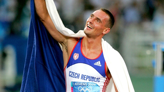 ATÉNY. Ziskem 8 893 bodů vytvořil Roman Šebrle nový olympijský rekord. (24. srpna 2004)