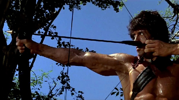 Velem Rambo Dvě stovky policistů proti vandrákovi s kamenem v ruce. Chystá se hra ...