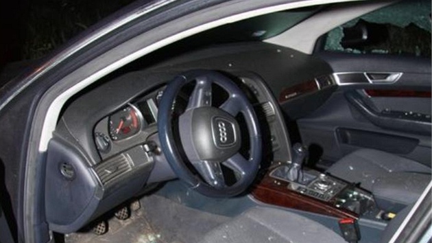 Audi, kter zdemoloval neznm vandal.