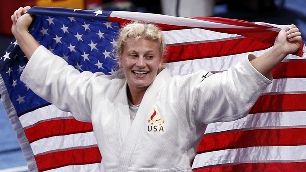 Judistka Kayla Harrisonov po zisku olympijskho zlata. 