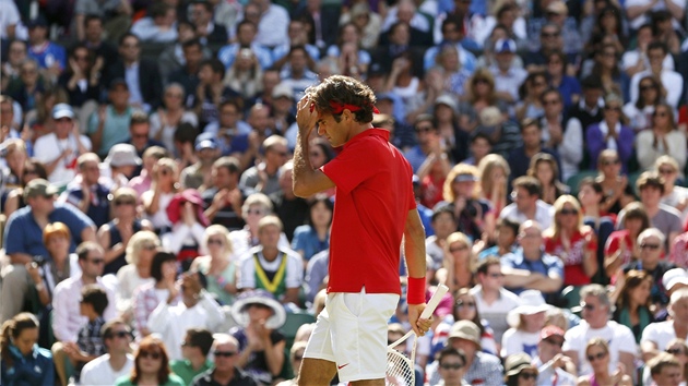 CO TO SE MNOU JE? Švýcarský tenista Roger Federer nebyl ve finále olympijského turnaje ve své kůži.