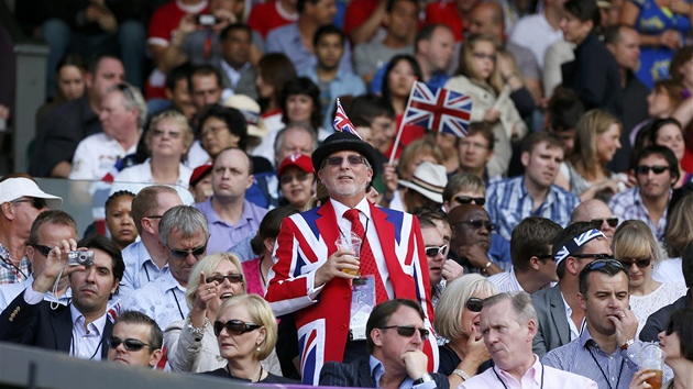 FANOU�CI I POLITICKÉ TLAKY. Ruský ministr sportu prohlásil, �e Brit�m na olympiád� pomohly k úsp�chu politické tlaky.