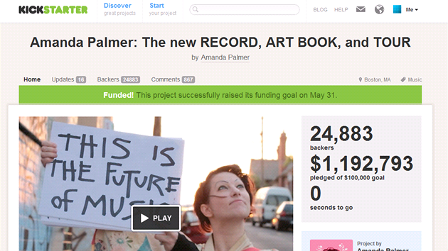 Kickstarter.com: Amanda Palmer zajistila spch svoj kampani i propracovanm systmem odmn, vetn veee se zpvakou.