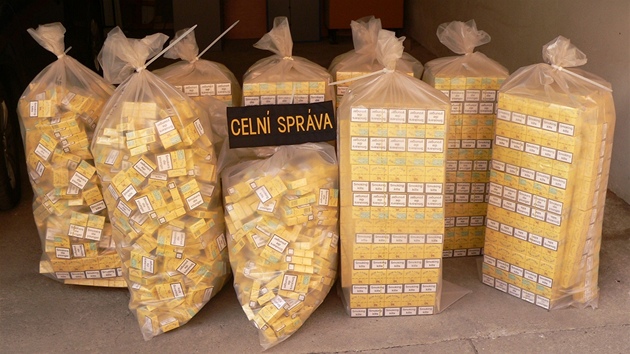 Pašeráci do Plzně dovezli 84 tisíc kusů cigaret vyrobených v Rusku. 