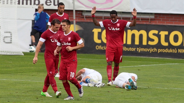 Momentka z utkn Evropsk ligy mezi Mladou Boleslav a Twente. 