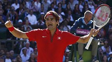 JSEM TAM! výcar Roger Federer oslavuje postup do finále olympijského turnaje.