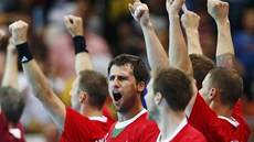 MAĎARSKÁ RADOST. Házenkaři Maďarska se radují z výhry v zápase olympijského