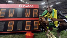 Usain Bolt před tabulí se světovým rekordem - Jamajský sprinter Usain Bolt před...