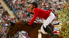 HOP! Švýcar Steve Guerdat s koněm Nino des Buissonnets vybojoval zlatou medaili.
