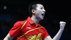 JO! Čínský stolní tenista Ma Lung se raduje z bodu během zápasu proti Korejci