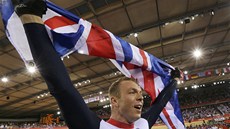 ZLATO Z VELODROMU. Britský cyklista Chris Hoy jásá po zisku olympijského zlata