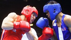 �ech Zden�k Chládek (v �erveném) boxoval v prvním kole olympijských her proti...