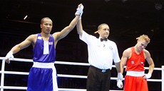 ech Zdenk Chládek (v erveném) boxoval v prvním kole olympijských her proti