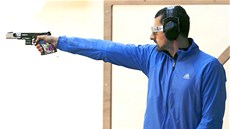 Martin Podhráský při kvalifikaci střelby z rychlopalné pistole (2. srpna 2012)