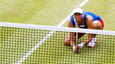 Česká tenistka Andrea Hlaváčková čeká na podání své spoluhráčky Lucie Hradecké