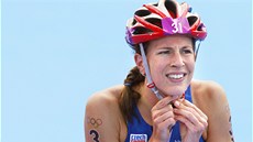 Radka Vodi�ková p�i závod� �enského triatlonu v Londýn� (4. srpna 2012)