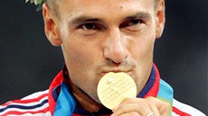 ATÉNY. Roman ebrle si z ecka odvezl zlatou olympijskou medaili. (25. srpna...
