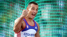 ATÉNY. �ebrleho disk dolétl do vzdálenosti 48,72 metr�. (23. srpna 2004)