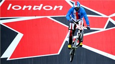 eská závodnice Romana Labounková pi kvalifikaní jízd BMX. (8. srpna 2012) 