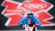 eská závodnice Romana Labounková pi kvalifikaní jízd BMX. (8. srpna 2012) 