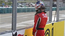 ČŮRAT ZAKÁZÁNO. když si Stefano Coletti ulevil před startem závodu GP2 přímo u