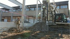Fotografie ze stavby nové haly pro badminton. 