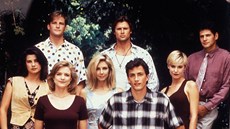 Je to u dvacet let, co se do bytového komplexu s bazénem v Melrose Place...