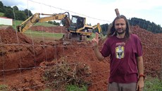 Martin Vchet na míst, kde stavební stroje rozrývají tradiní areál