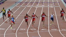 DO CÍLE. Felix Sanchez, reprezentant Dominikánské republiky, si běží pro zlato