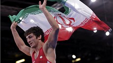 SLAVÍ ZLATO. Íránský zápasník Hamid Reihanpúr se raduje z olympijského triumfu.