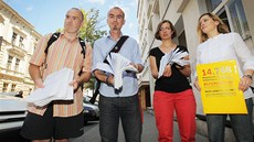 lenové pípravného výboru referenda proti stavb OC Corso v Plzni pedali...