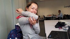 "Dobrý den, doká�ete si olíznout loket?" zn�la otázka jednoho ze �tená��. Adéla