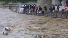 Voda z rozvodnné Male vystoupila v srpnu 2002 a na eskobudjovické Zátkovo