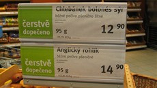 Supermarket Albert na Smíchov� rozpéká více ne� polovinu pe�iva. Povinný nápis