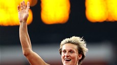RADOST. Barbora Špotáková slaví, v Londýně obhájila zlatou medaili. 