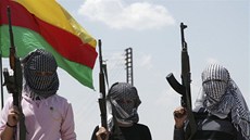 Bojovnice ze syrskokurdské domobrany YPG ve m�st�  Derik, které je jedním ze
