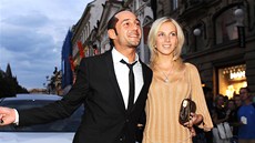 Na oslavu narozenin dorazil zp�vák Sámer Issa v limuzín� a m�l namalované vlasy.