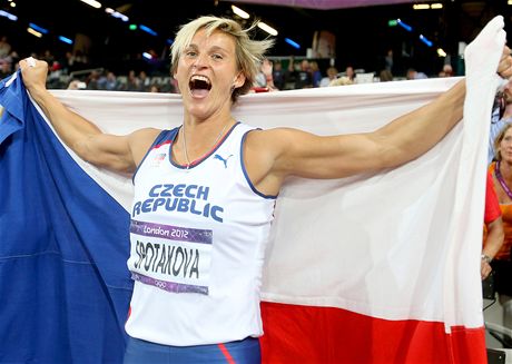 2012. Otpaka Barbora potkov oslavuje olympijsk zlato v Londn. (9.