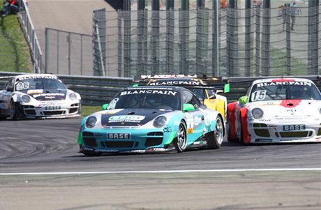 Nmecké mistrovství ADAC-GT-Masters: V Rakousku dominovaly vozy Porsche.