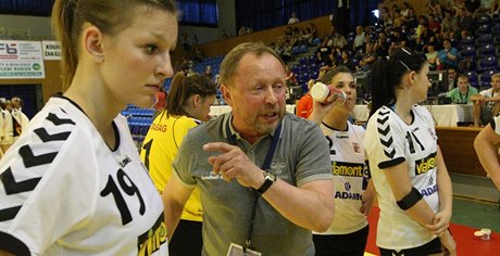 USPJÍ? Lubomír Krejí zakoní psobení u reprezentace juniorek na mistrovství svta v Chorvatsku.