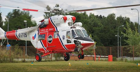 Malého pacienta pevpravili záchranái vrtulníkem do popáleninového centra v Praze na Vinohradech. Ilustraní snímek