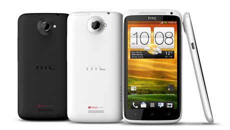 Souasný top model HTC One X má displej úhlopíky 4,7"
