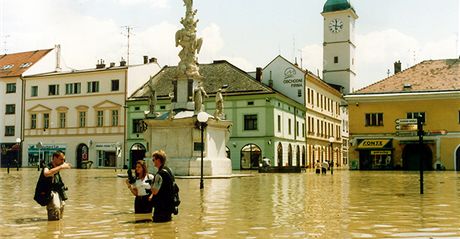 Niivé záplavy postihly Uherské Hradit v roce 1997.