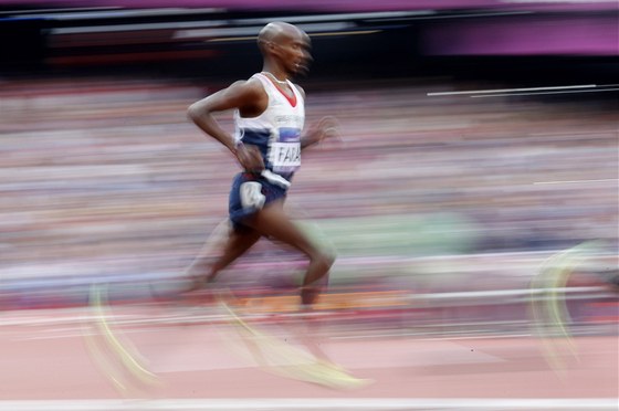 Mohamed Farah pi svm vtznm olympijskm bhu na 5000 metr