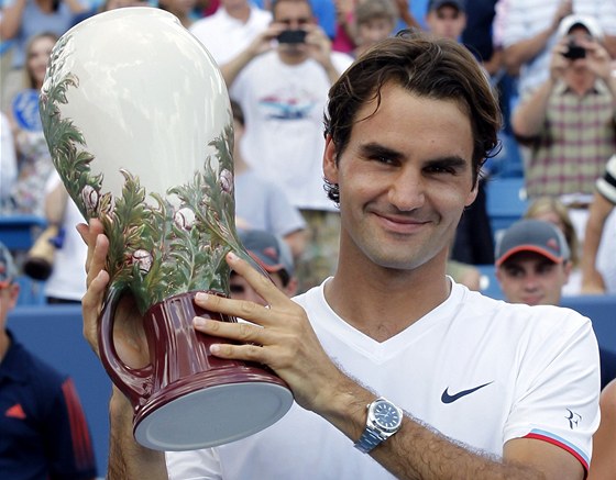 S TROFEJÍ. Roger Federer, vítz turnaje v Cincinnati